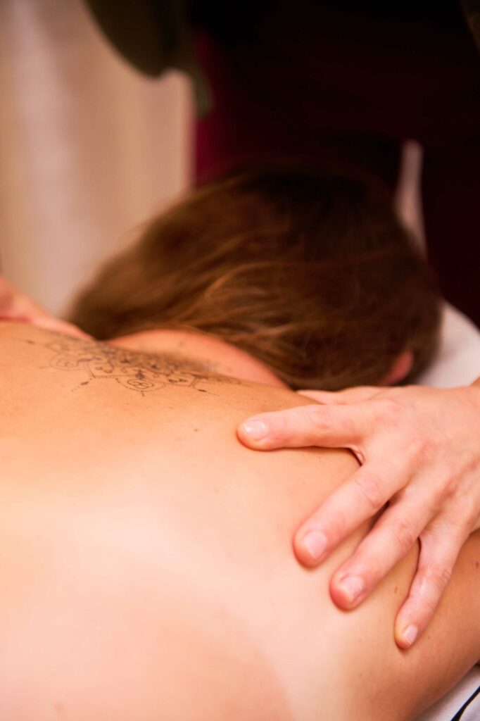 Tuina-Massage des Rückens in der Gesundheitspraxis Katrin Lüthi in Bern